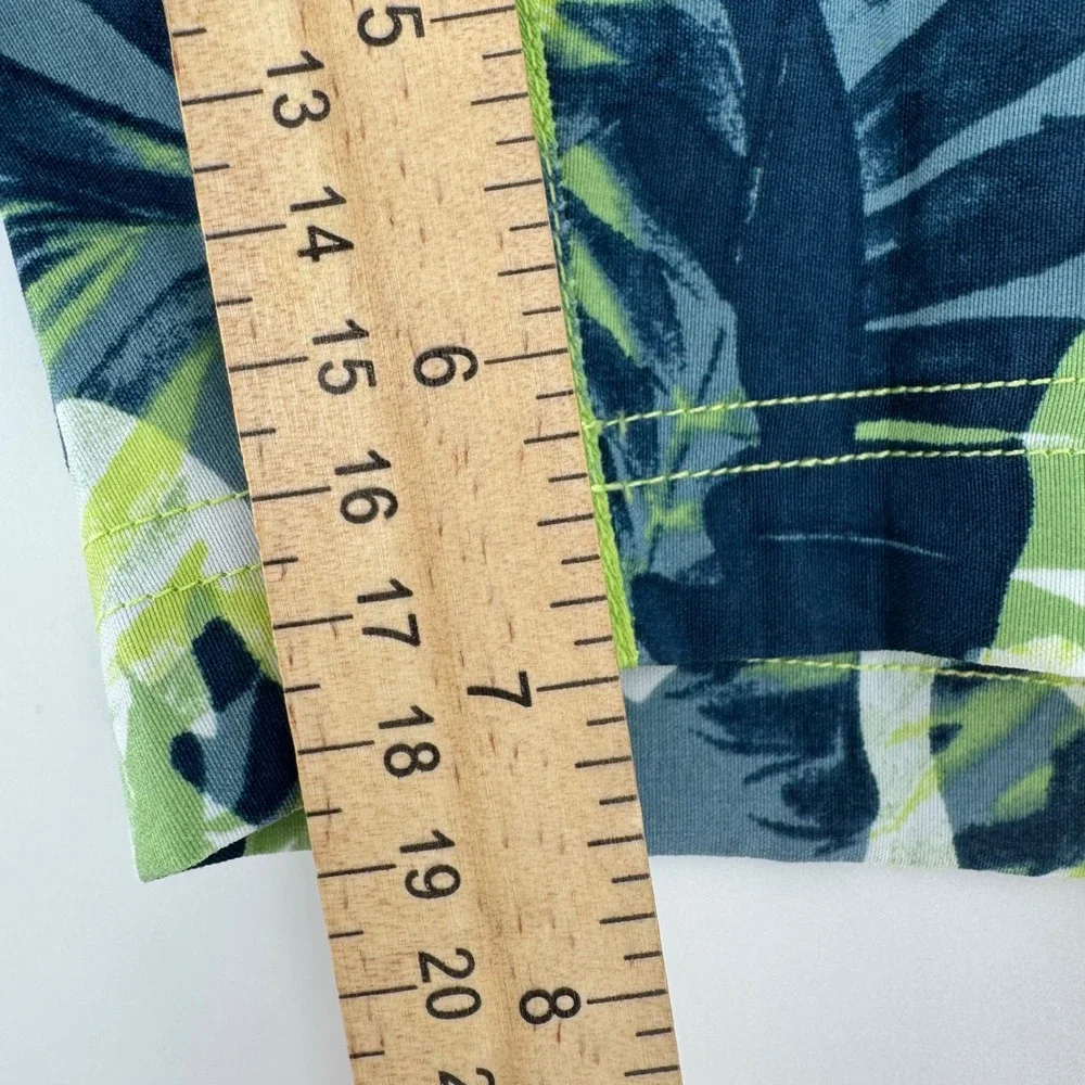 The North‎ Face Mens Swim Trunks XL Green Blue Floral Camo FlashDry Board Shorts